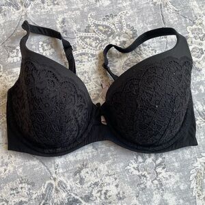 Victoria’s Secret black bra 34DDD